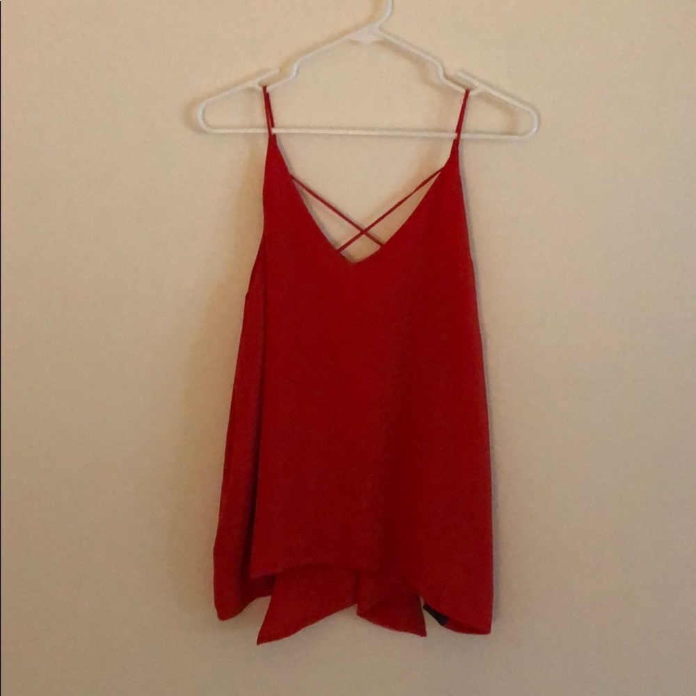 Bebé red top with open back